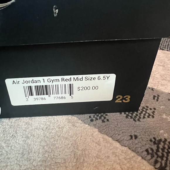 Black and red Jordan’s - Picture 7 of 8